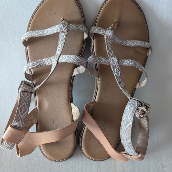 Old Navy Tan Strappy Sandals Casual Elegance - Picture 2 of 9